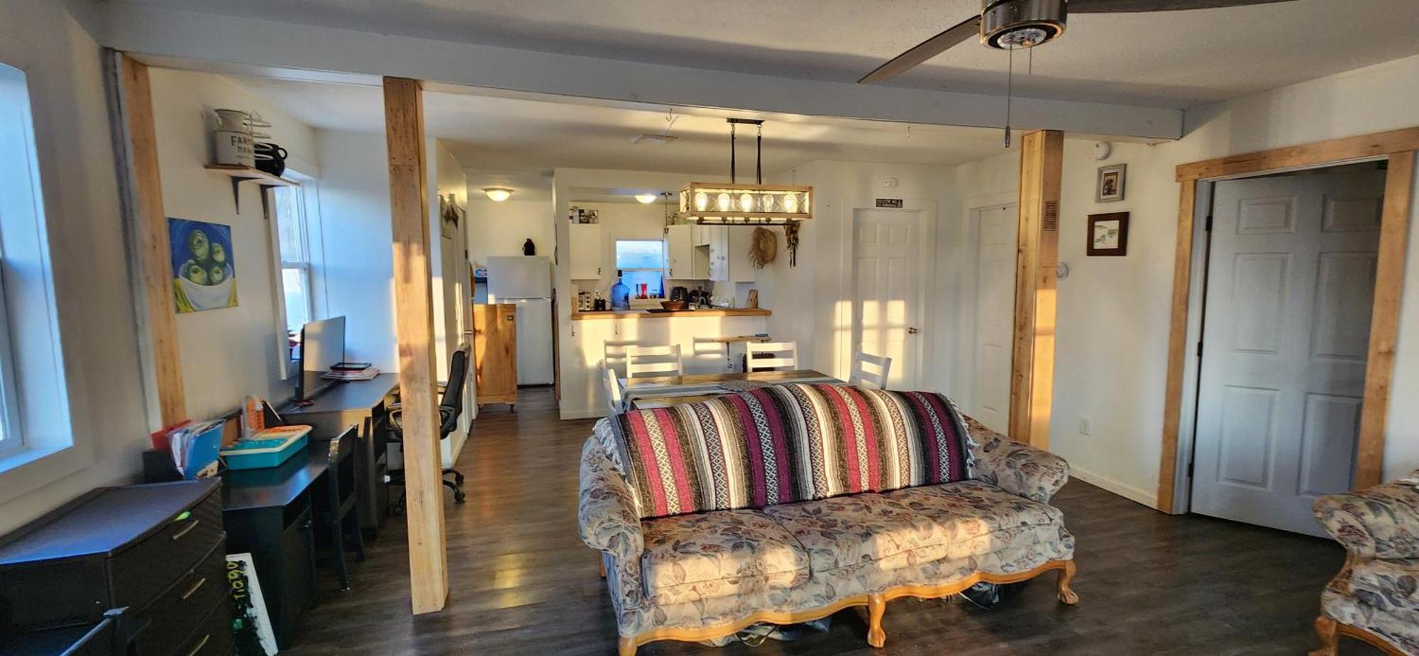 The Blue And Yellow House Apartment
