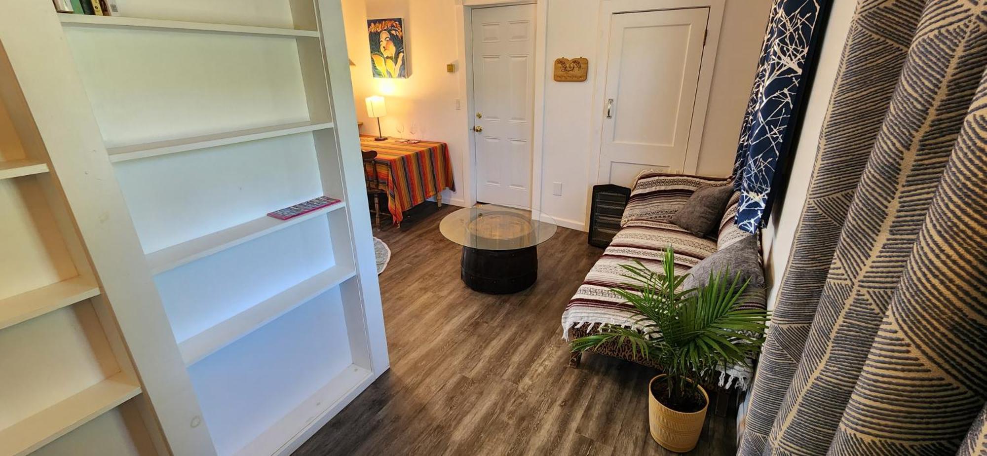 The Blue And Yellow House Apartment