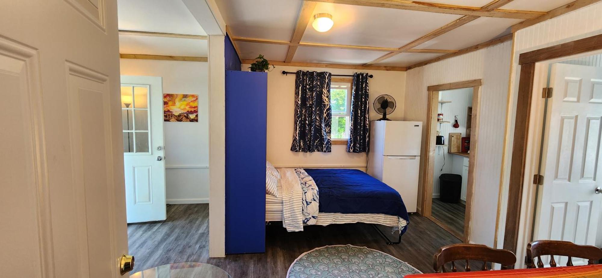 The Blue And Yellow House Apartment